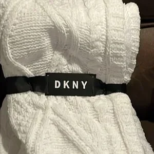 DKNY Throw Blanket cable knit 50 x60 white new polyester
